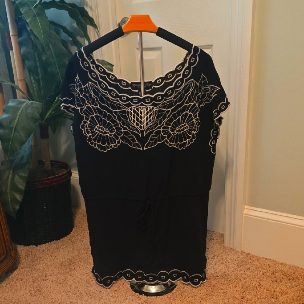 Colleen Lopez Black Embellished Bib Collar Top EUC Size Medium (#20)